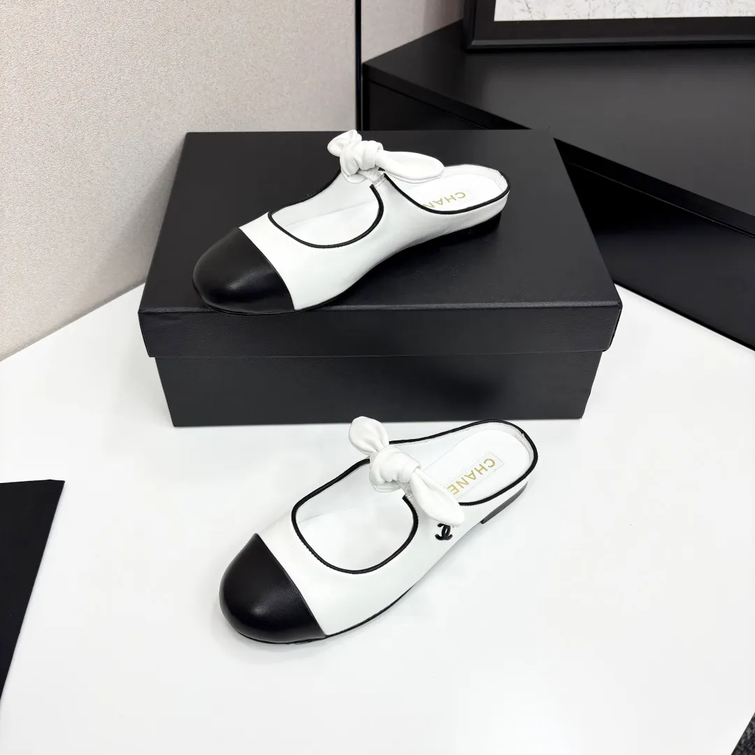 👟👟Ex-factory price 480👟👟 Chanel 25C Early Spring Mary Jane Shoes Series This season’s shoes are all great! The pure black Mary Jane is very comfortable on the feet and the upper leather is also very soft, so you don’t have to worry about rubbing your feet. The bunny ears are also very cute, and the black and white color matching and black fabric cover are very nice. Upper cowhide, inner sheepskin, genuine leather outsole Size: 35-39 40/41 Customized, non-refundable and non-exchangeable